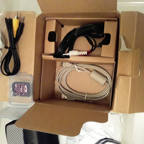 Digital Camera - Picture 2 of 5